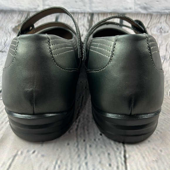 APEX Petals-Janice Dark Pewter Gray Leather Mary Jane Flat - Picture 13 of 17